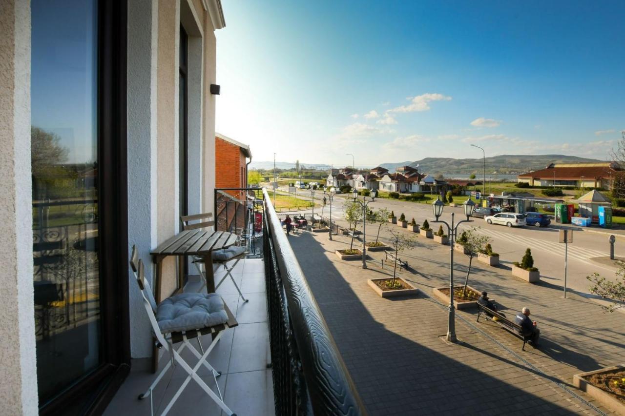 Central Apartments Kladovo Eksteriør billede